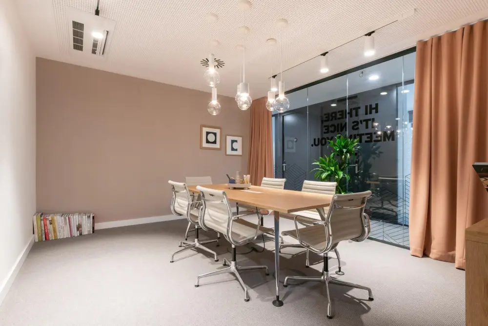 Spaces GA, Alpharetta - Spaces Royal Overlook, Meeting room MR-201, Alpharetta, GA