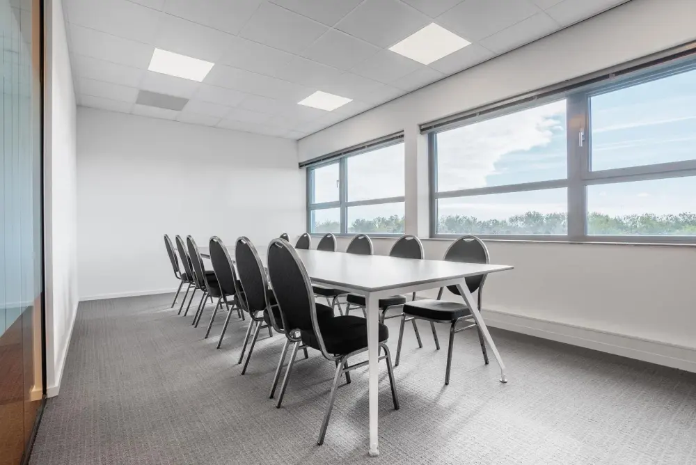 Regus QC, Montreal - Boul des Grandes-Prairies, Meeting room MR-302, Saint-Leonard, Montreal, QC
