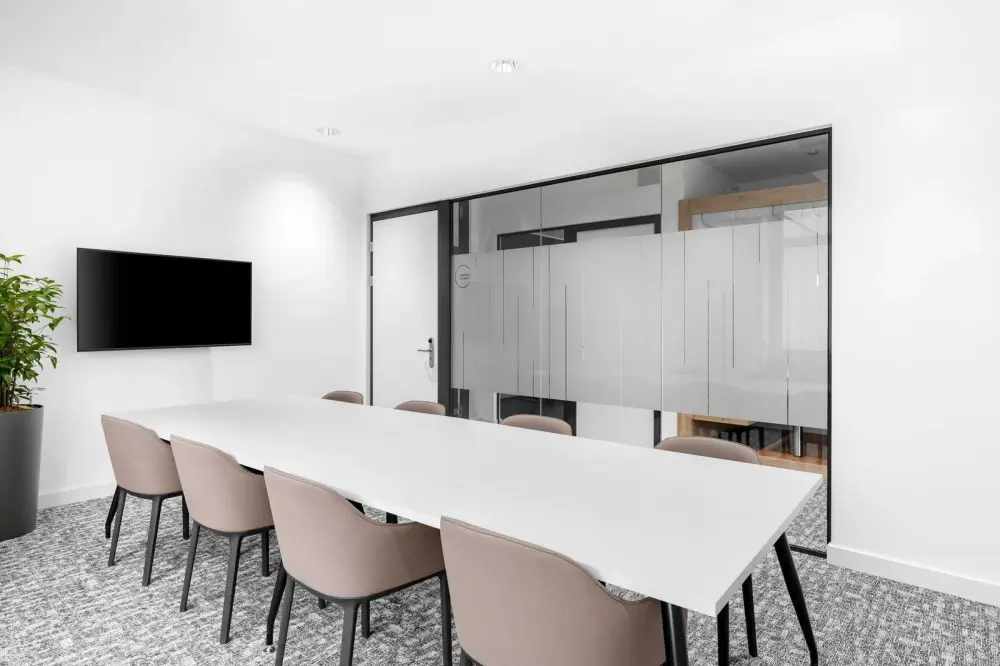 Spaces WI, Milwaukee - Spaces North Water Street, Meeting room The River Walk, Milwaukee, WI