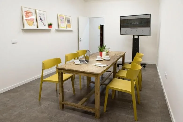 El Molí Lab, Sala de reuniones para 8 personas, Carpesa