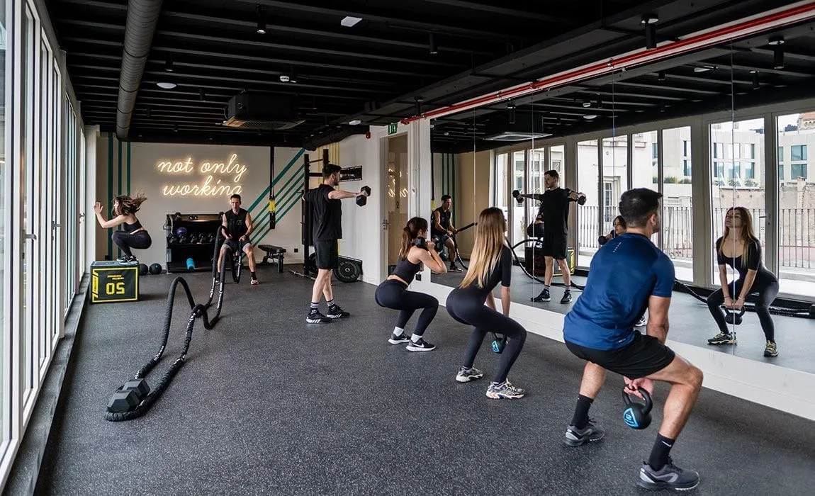 Monday Pau Claris, Sala de deporte, Barcelona