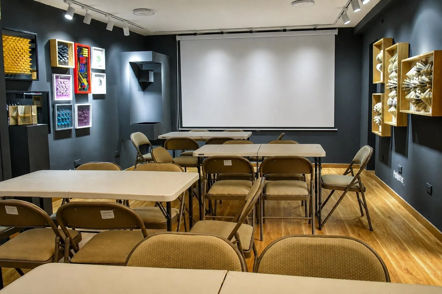 Monte Moreno, Sala de formación para 14 personas, Bogotá