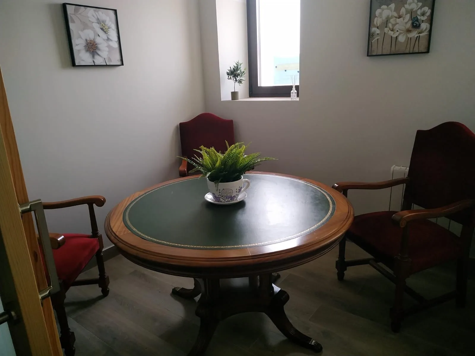 El Mostillero, Sala de reuniones para 3 personas, Barbarín