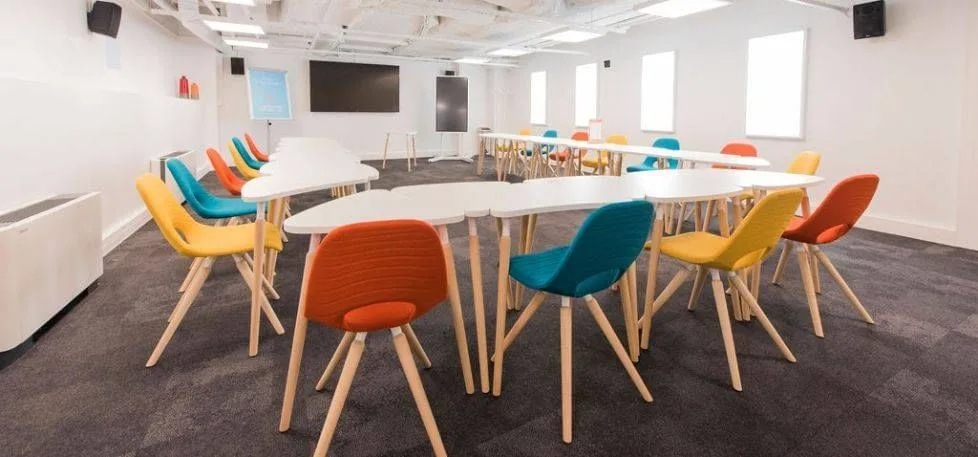 Multiburo Paris 15 Gare Montparnasse, Salle de formation 20 personnes, Paris 15e