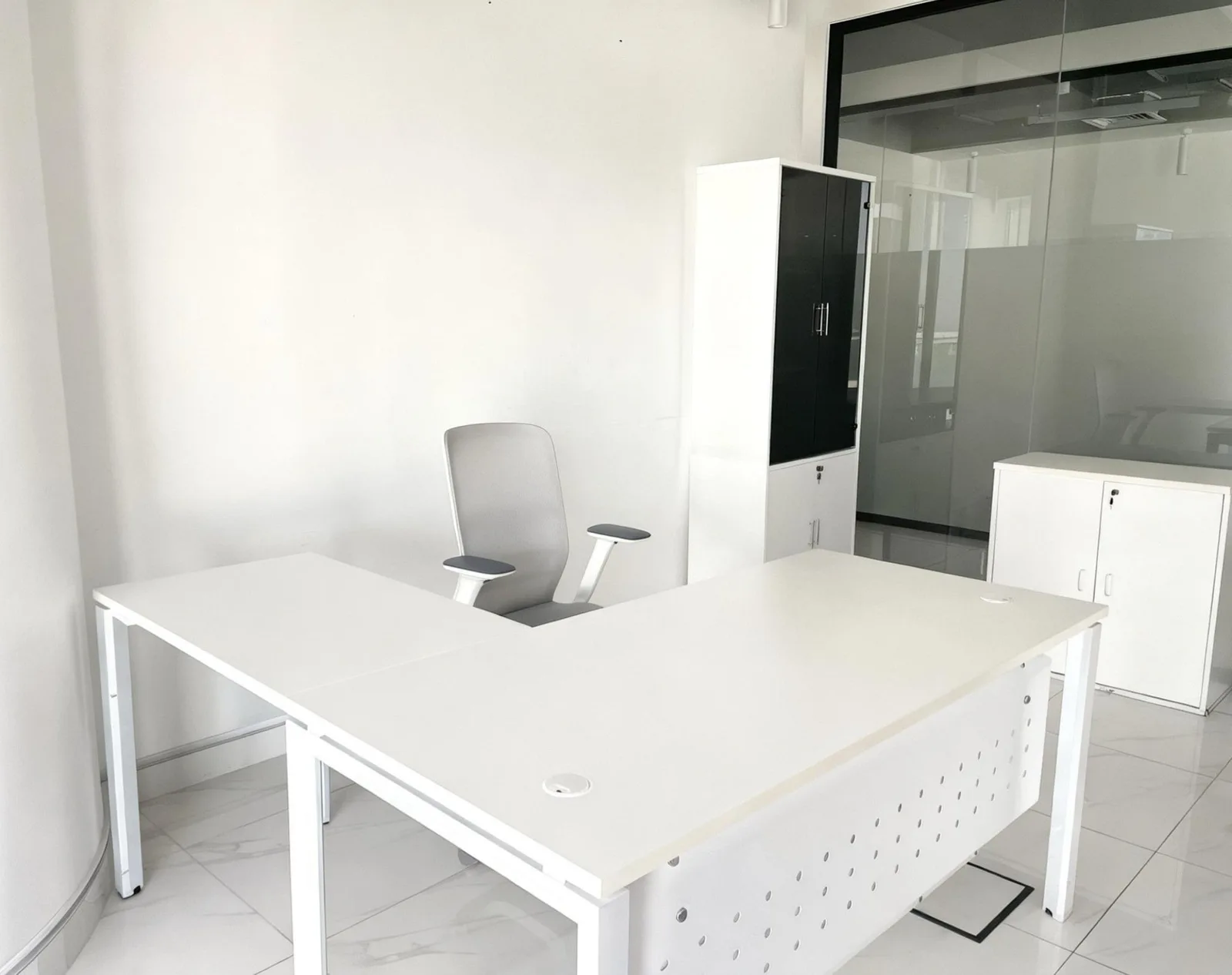 MY Coworking, Private office, 1 desk, Abu Dhabi