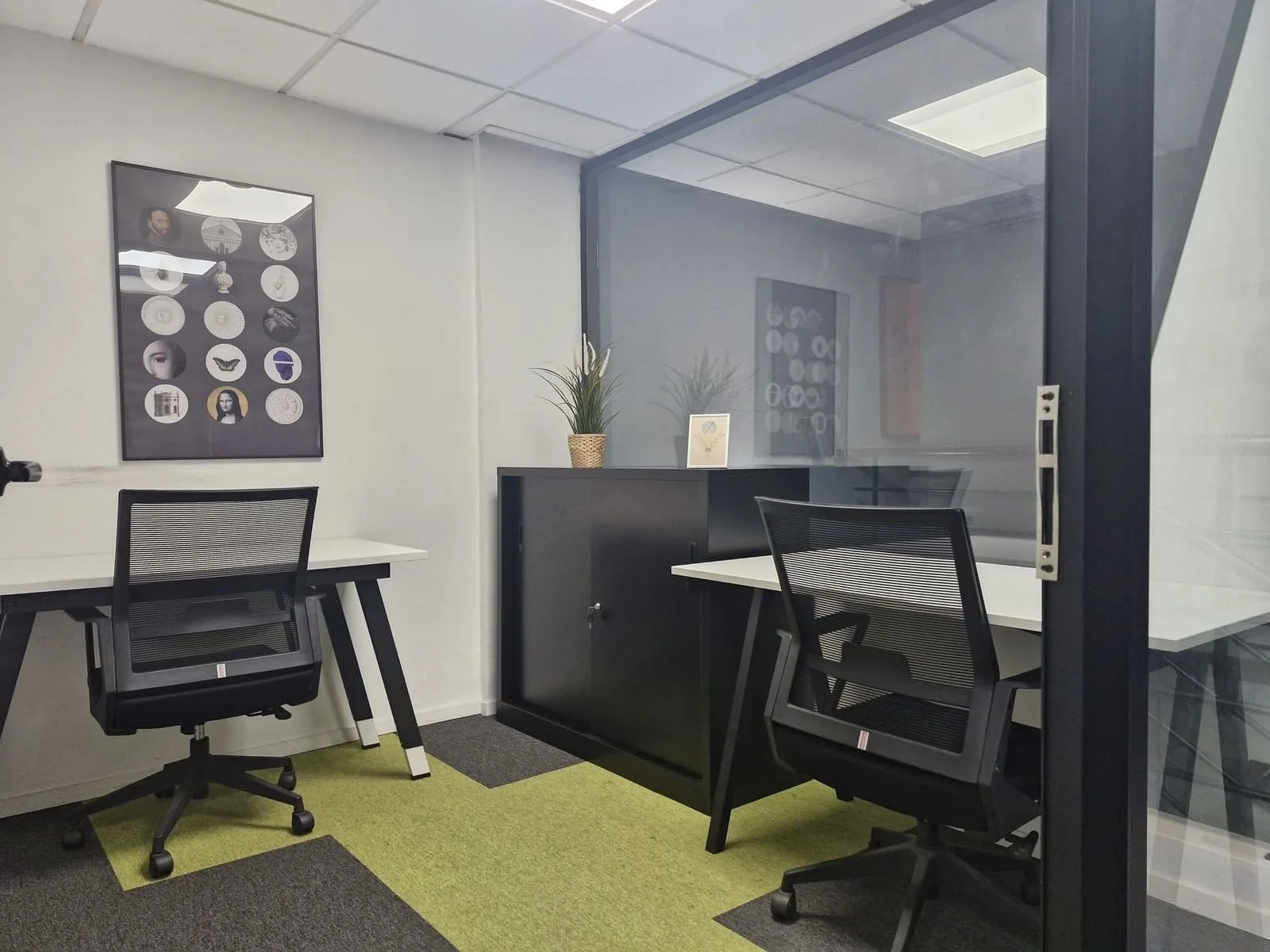 My Desk Business Center ، مكتب خاص بمحطتي عمل، الدار البيضاء