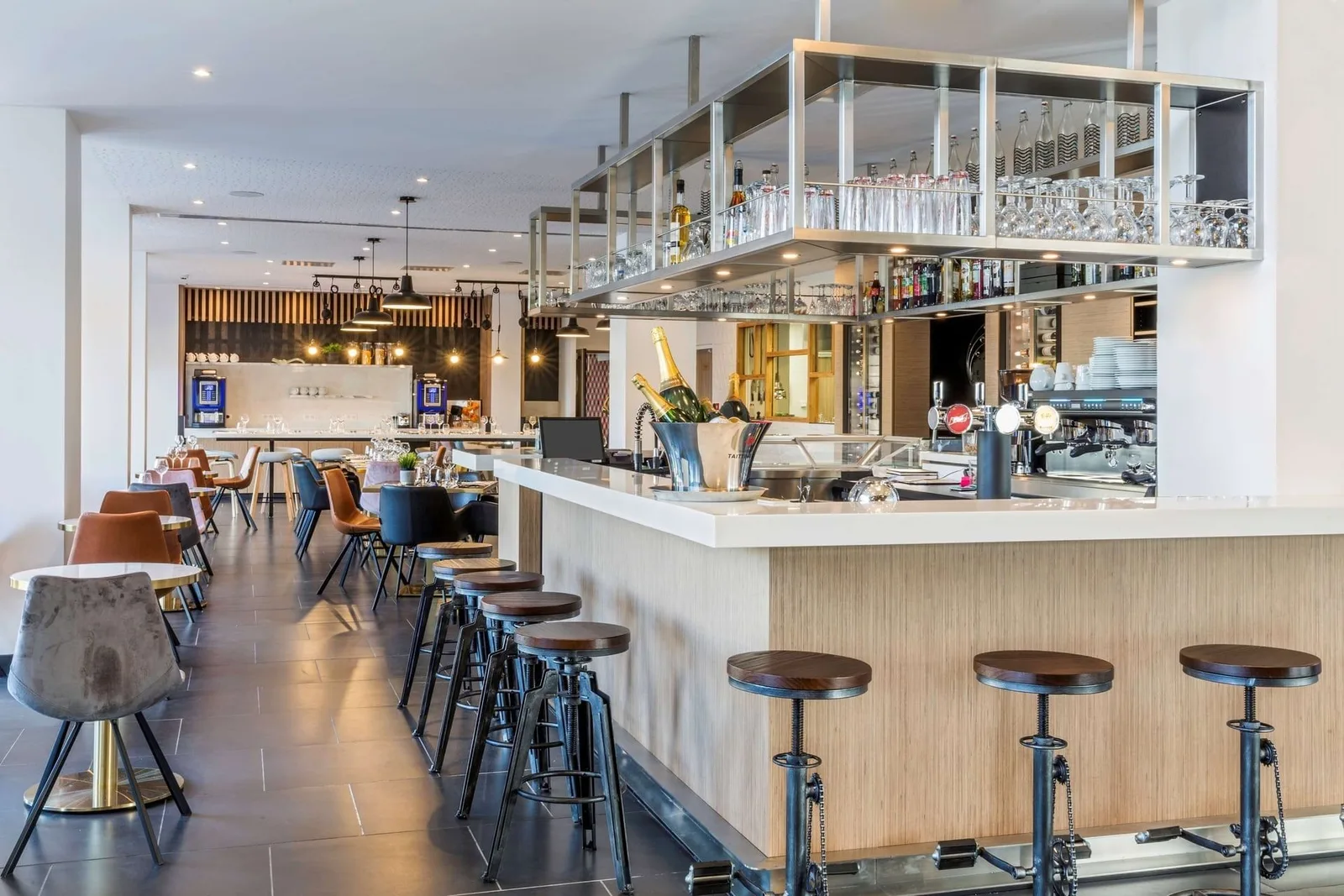 myWO Brest, Kantine, Brest