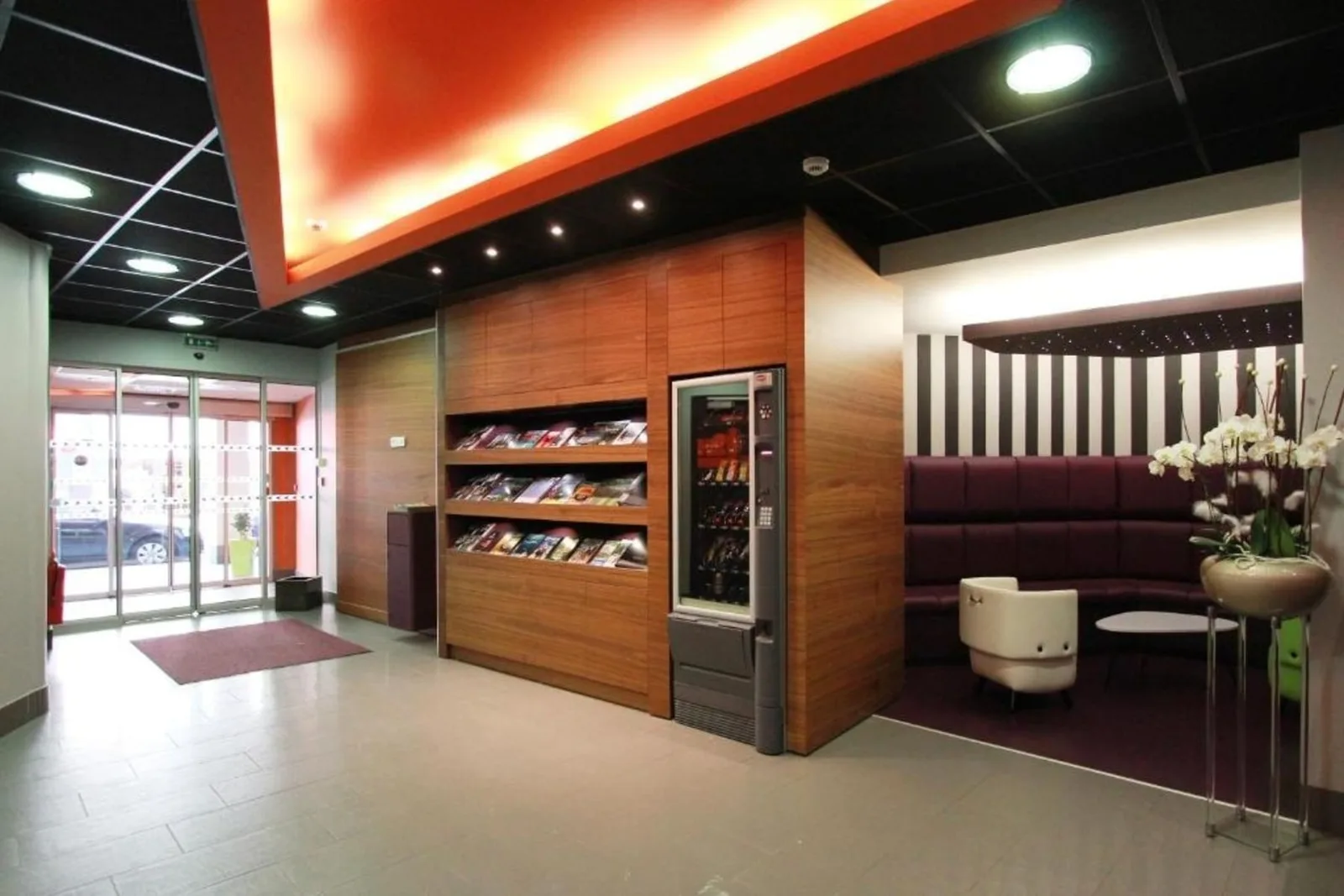 myWO Laval Centre, Empfang, Laval