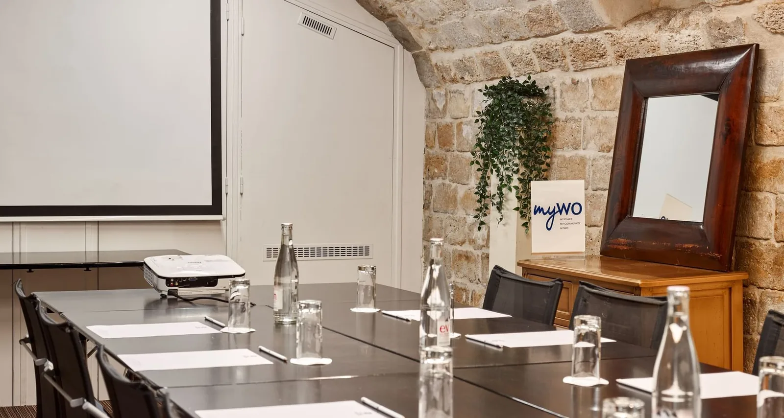 myWO Paris Montparnasse Saint Germain, Meeting room for 8 people, Paris 6e