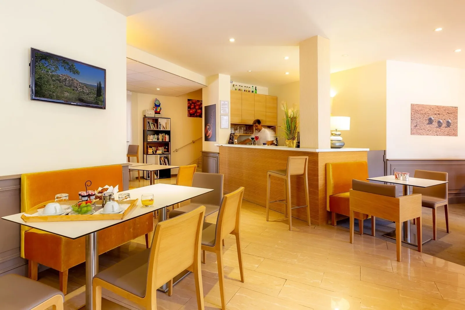 myWO Pertuis, Kantine, Pertuis