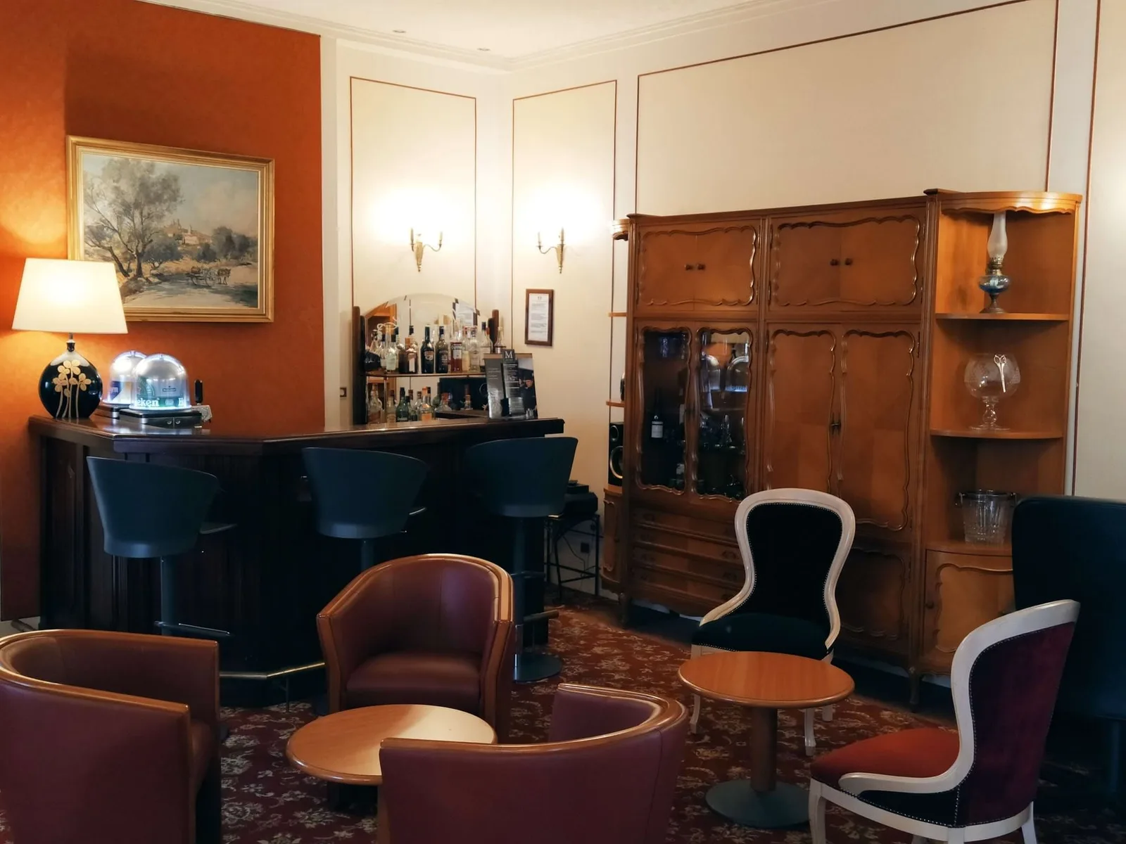 myWO Tours Centre, Lounge, Tours