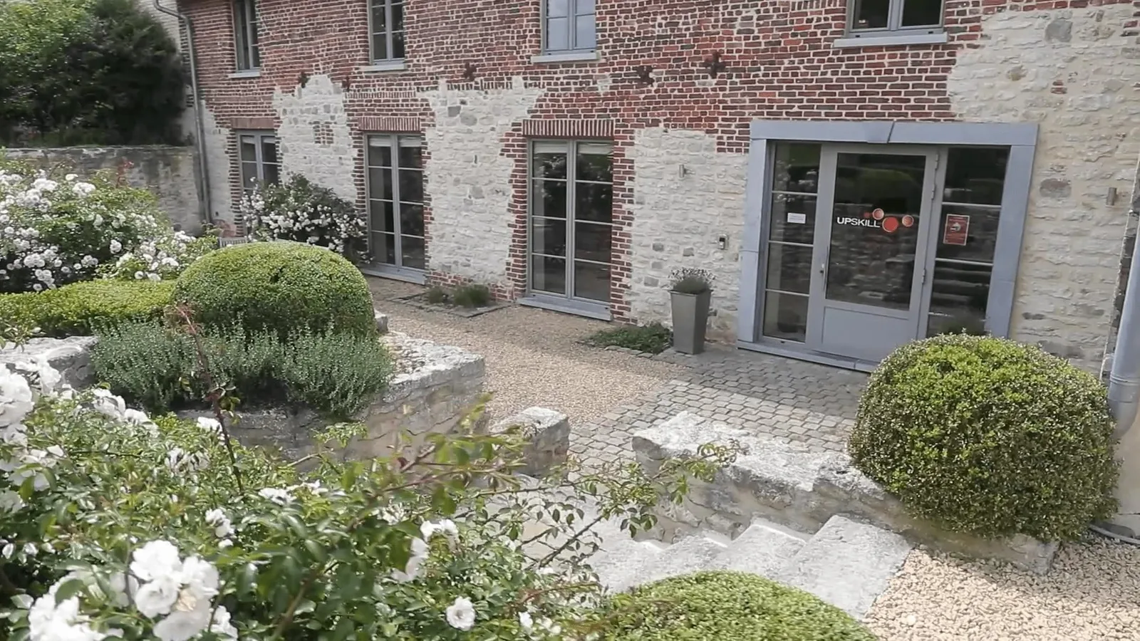 Nature and Work, Façade, Jodoigne