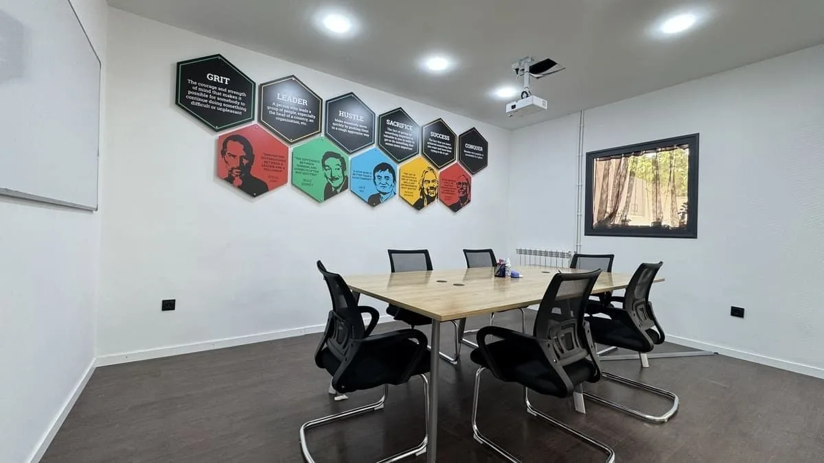 IN Network, Meeting room for 6 people, Hydra