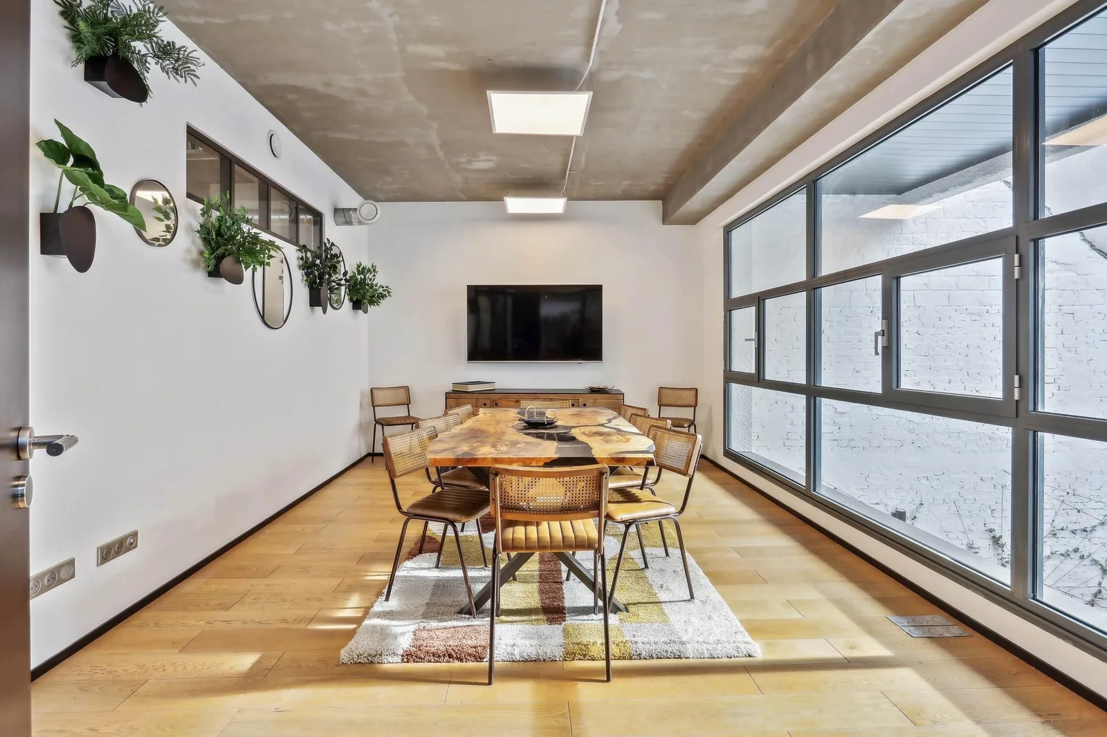 Les Nouveaux Bureaux Faubourg Saint-Denis, Meeting room for 8 people, Paris 10e