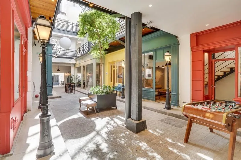 Les Nouveaux Bureaux Martel, Terrasse und Außenbereich, Paris 10e