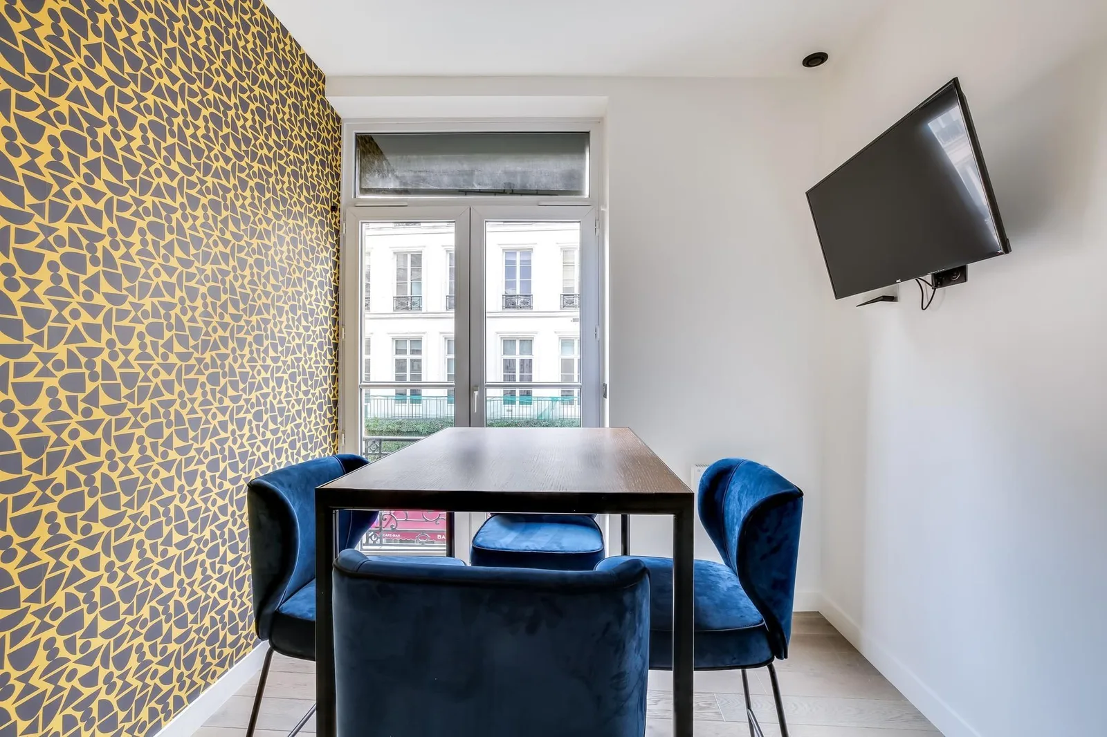 Les Nouveaux Bureaux Uzes, Meeting room for 4 people, Paris 2e