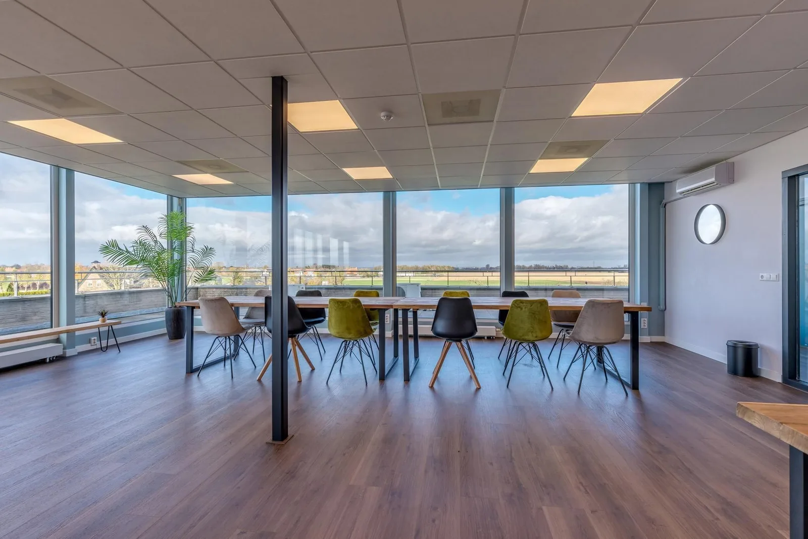 Novio Offices, Vergaderruimte voor 12 personen, Gendt