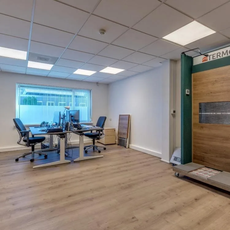 Novio Offices, Privékantoor met 3 werkplekken, Gendt