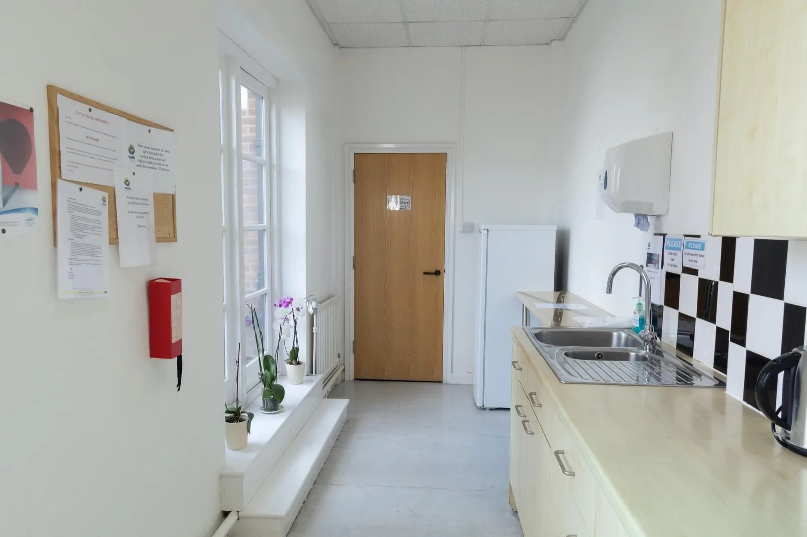 Oasis London, Kitchen, London