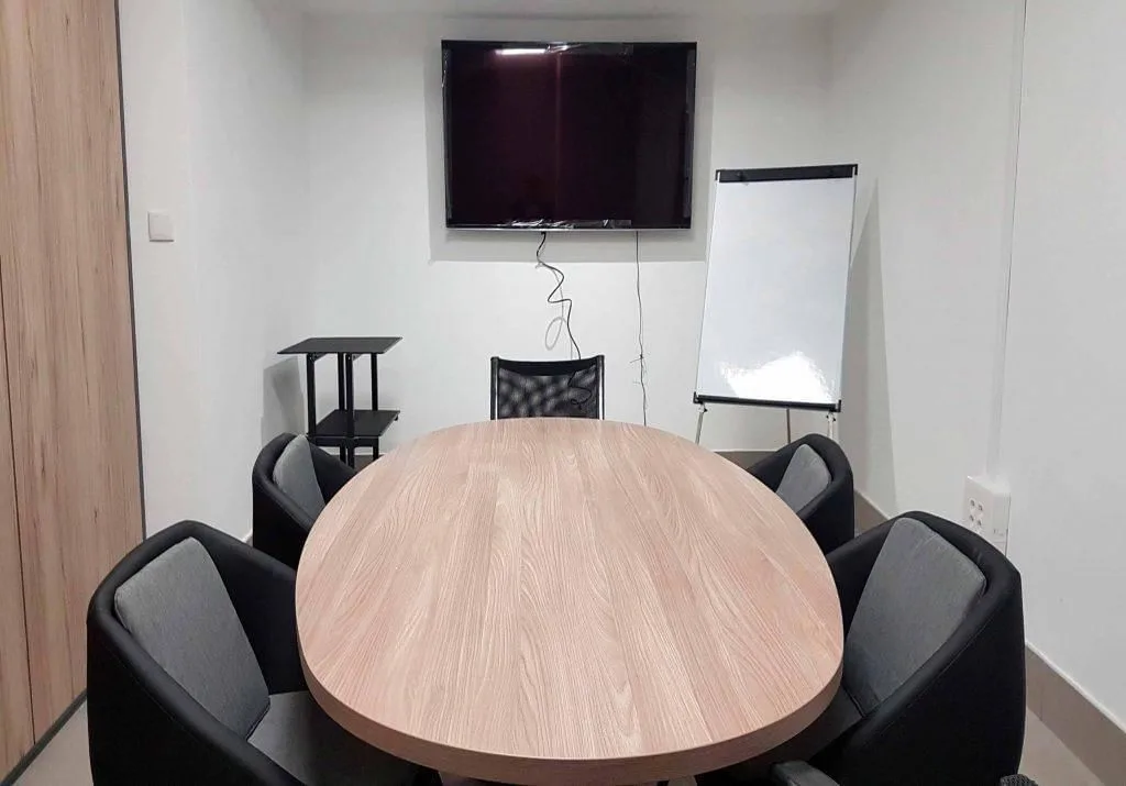 Office Almansa, Sala de reuniões para 5 pessoas, Almansa