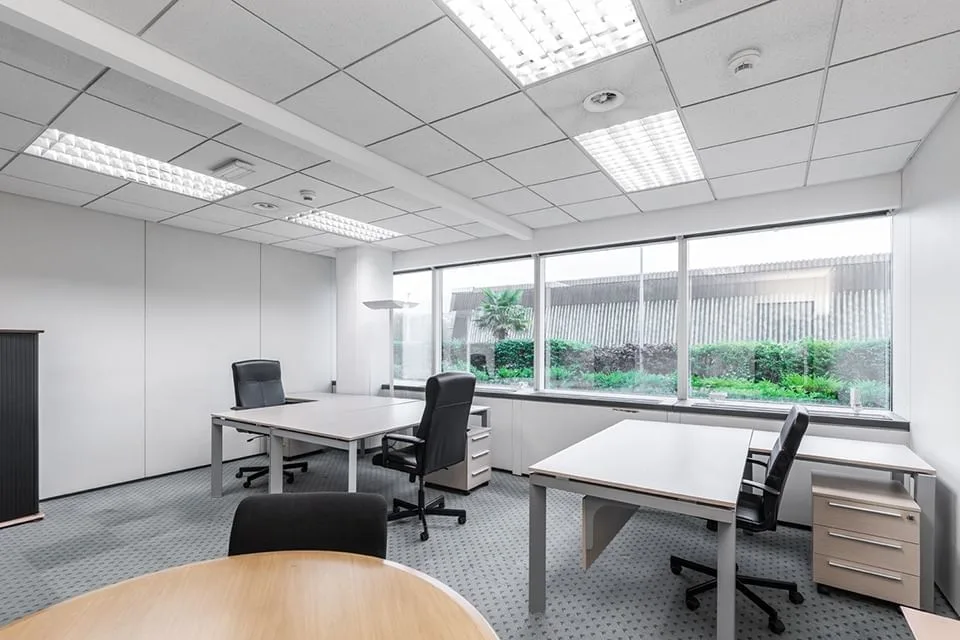 Office Center Galleria, Private office, 3 desks, Manno
