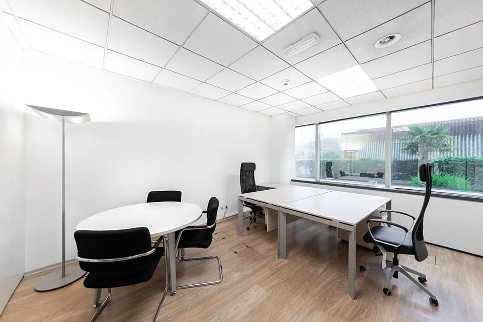 Office Center Galleria, Private office, 2 desks, Manno