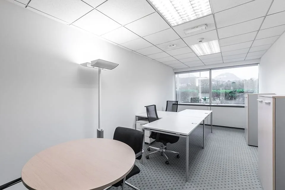 Office Center Galleria, Private office, 2 desks, Manno