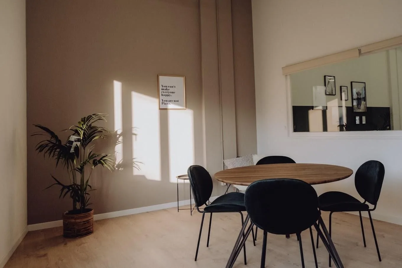 Office Stories, Salle de réunion 4 personnes, Bréda