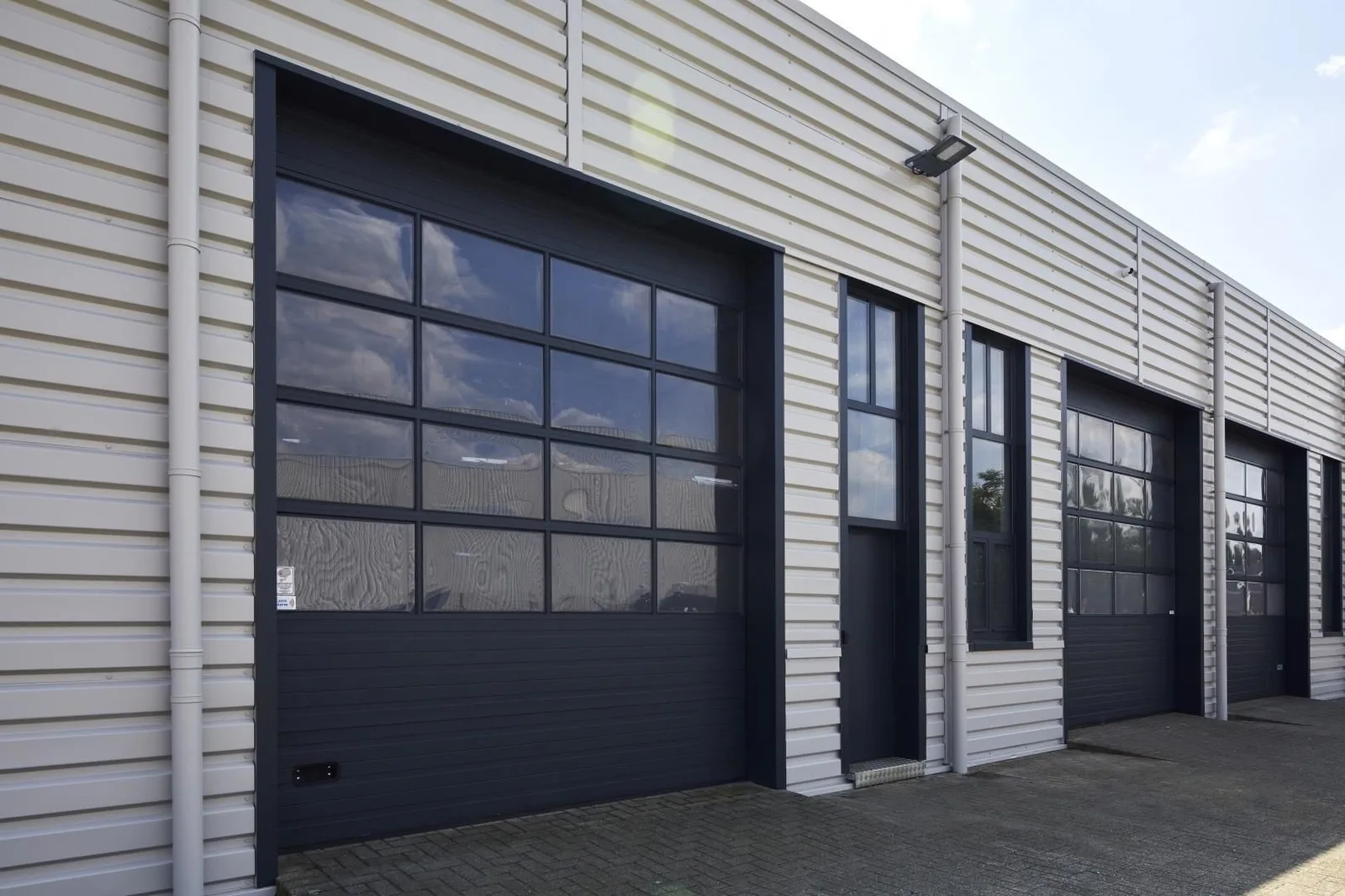 Officenter Beringen, Gevel van het gebouw, Beringen