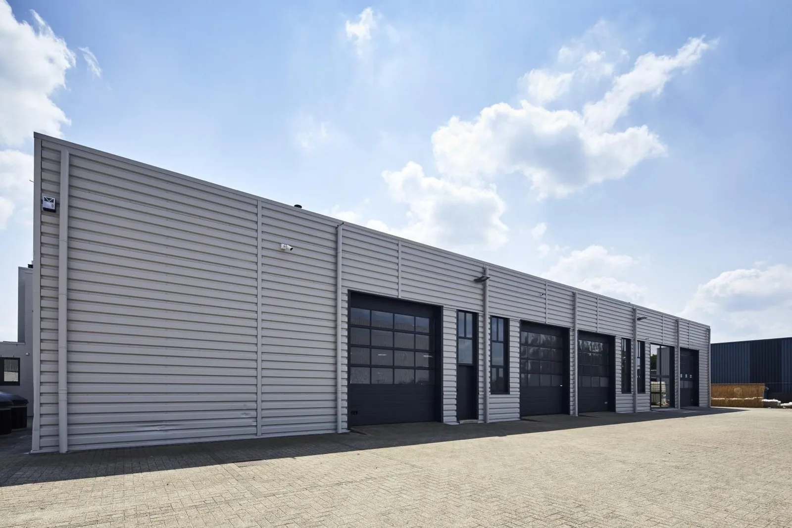 Officenter Beringen, Gevel van het gebouw, Beringen