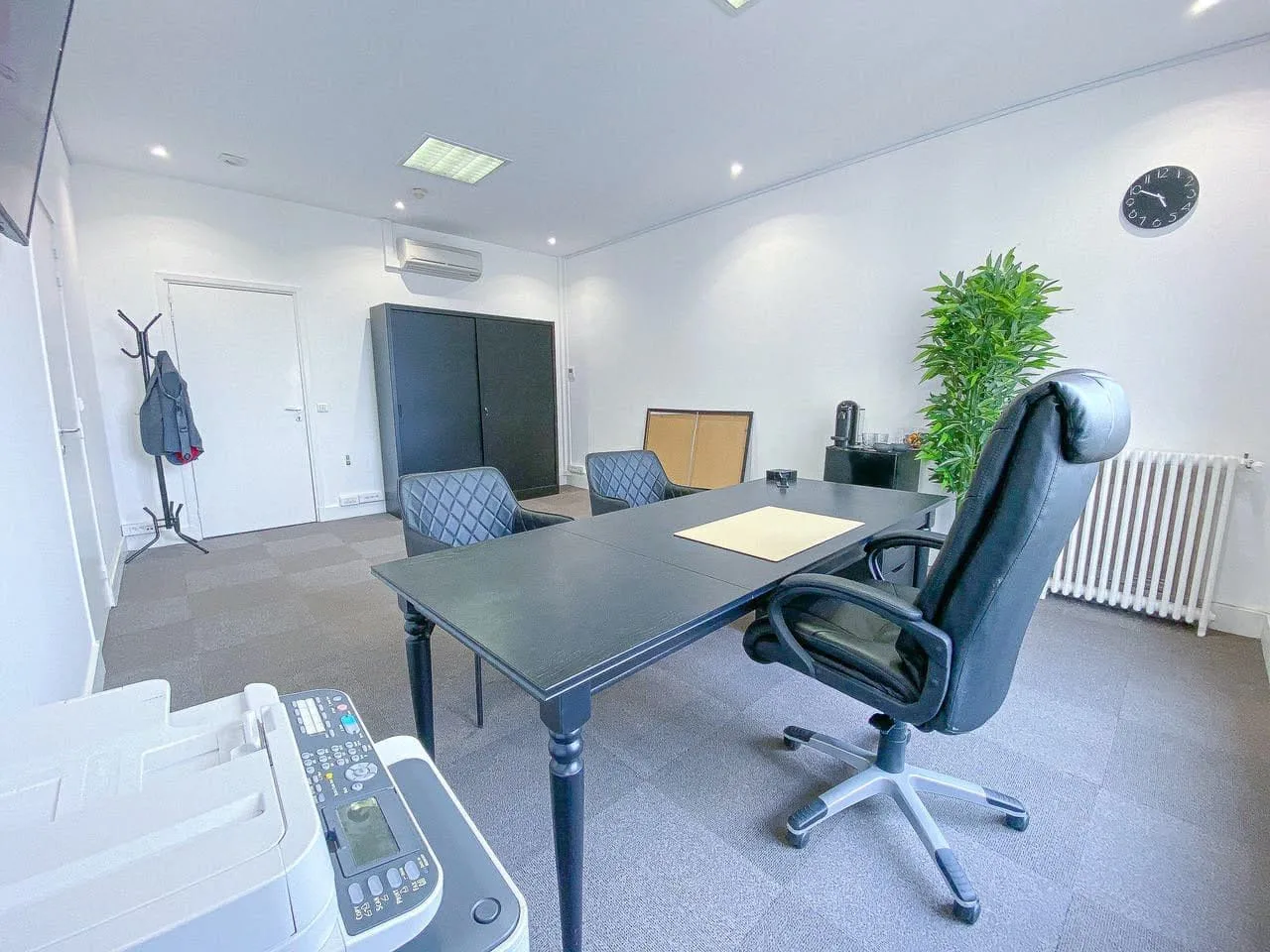 Officium Center Champs Elysées, Privatbüro mit 1 Arbeitsplatz, Paris 8e