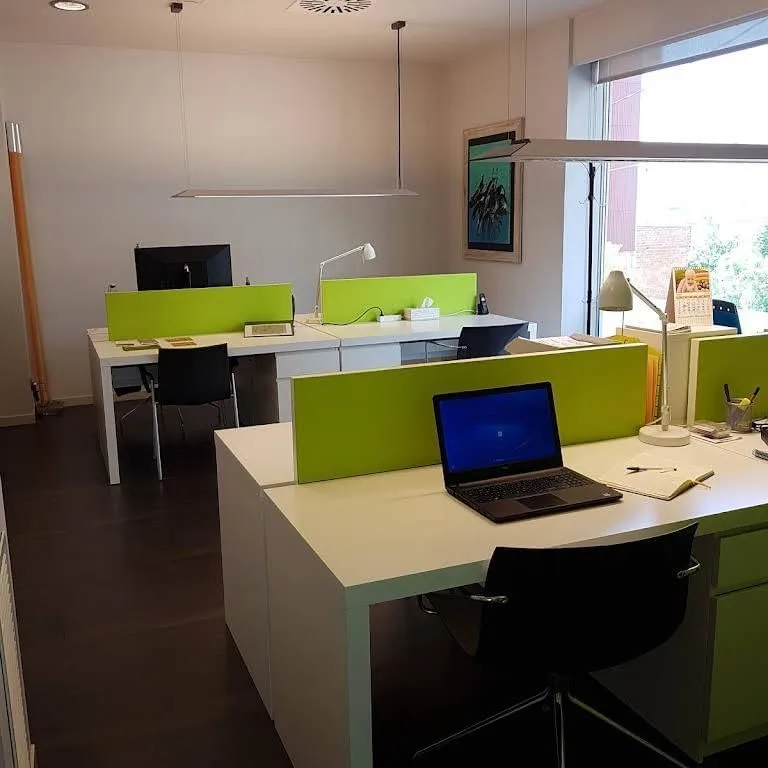 L'Oficina Berga Coworking, Bureau privatif 4 postes, Berga