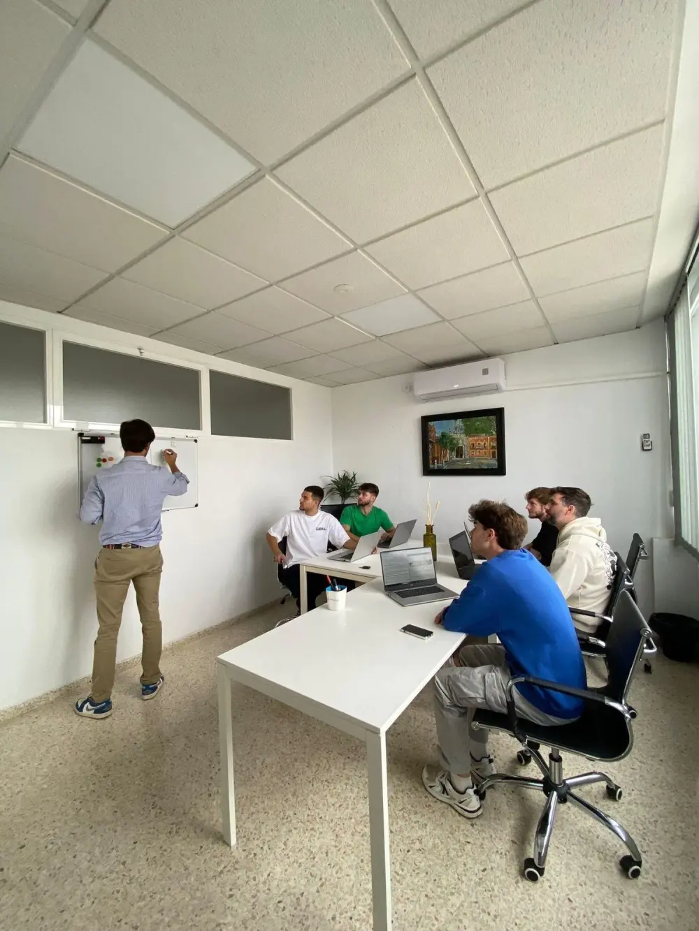 Coworking Sevilla, Oficina Privada - 13 m², Seville