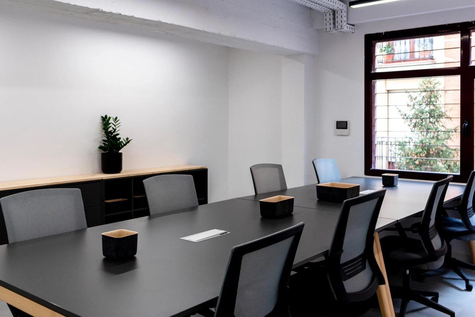 Oficinas Ferrocarril 37, Meeting room for 8 people, Madrid