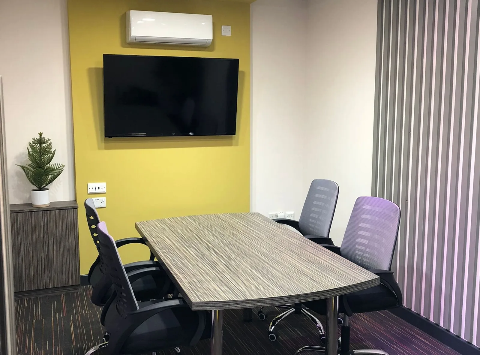 One Business Village Emily St, Meeting room for 4 people, Hull