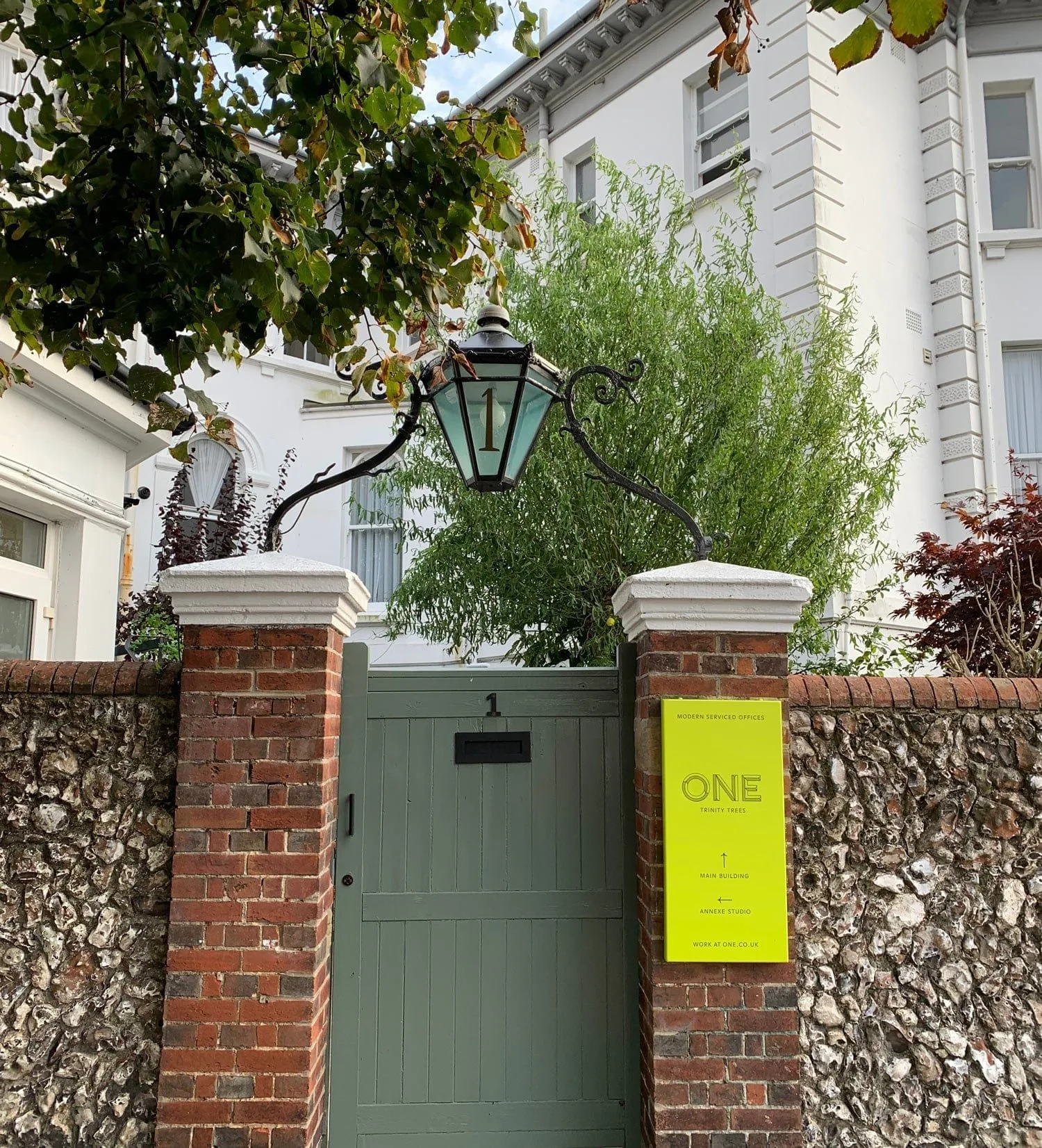 ONE Eastbourne, Façade, Eastbourne