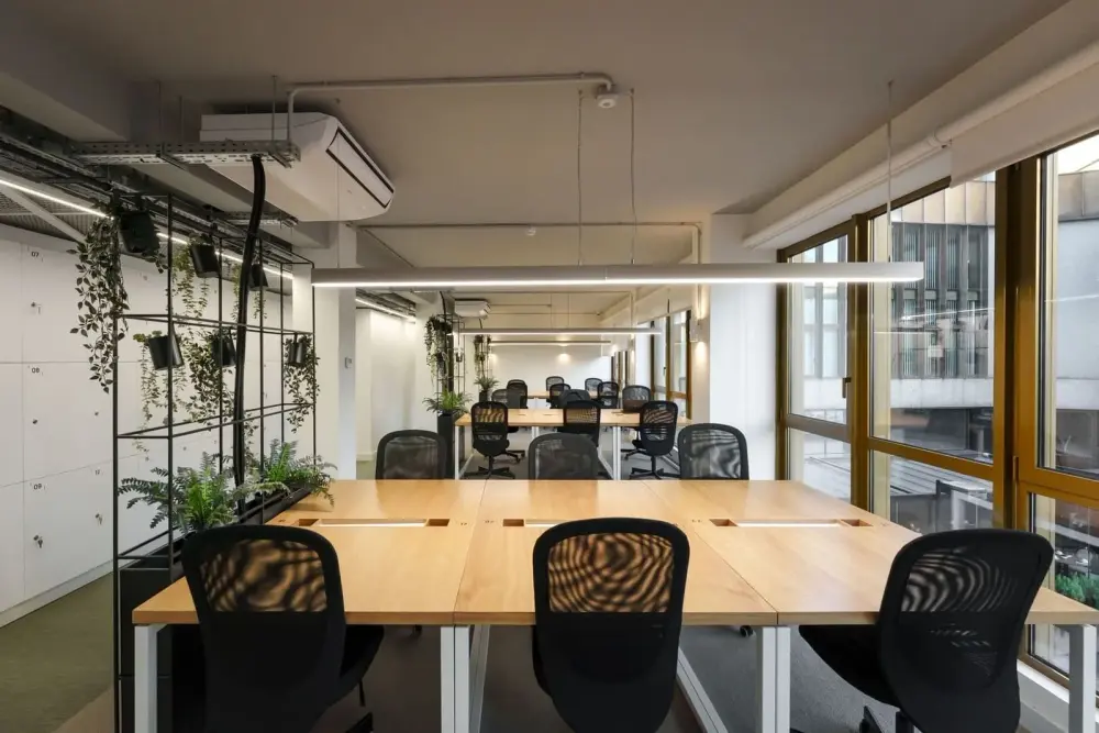 Vertical Coworking - Dom Henrique, Open Space dedicated desk, Oporto