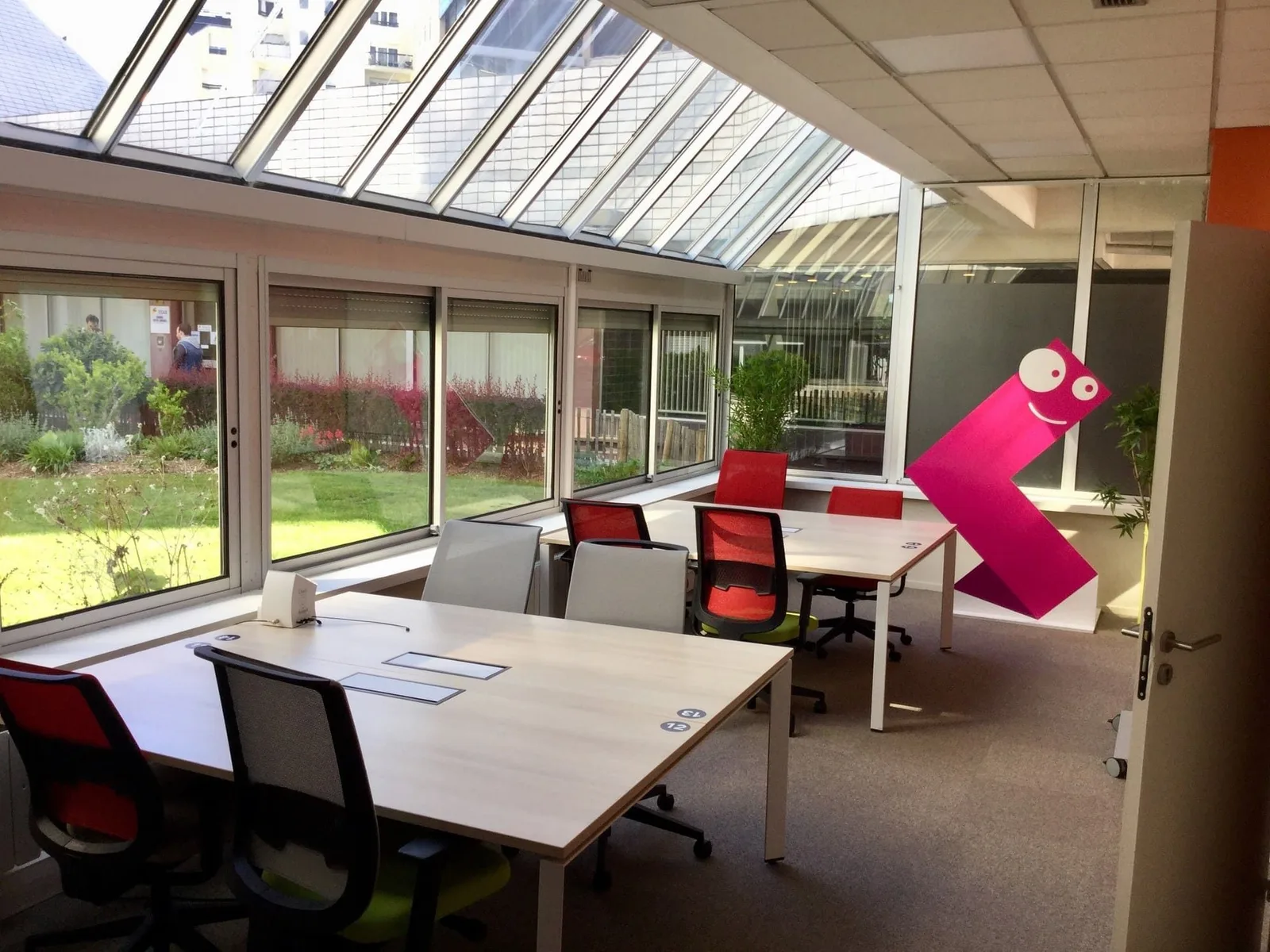 Openspot 94 - Les Digiteurs, Privatbüro mit 8 Arbeitsplätzen, Créteil