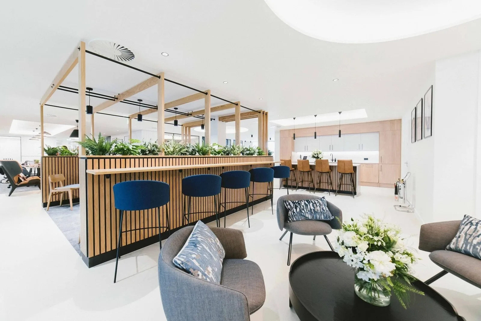 Orega - Marlow International - Marlow, Cafétéria, Marlow