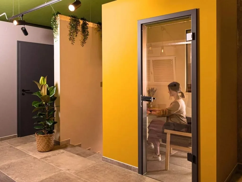 Oskar9 Coworking, Telefonkabine, Berg bei Neumarkt in der Oberpfalz