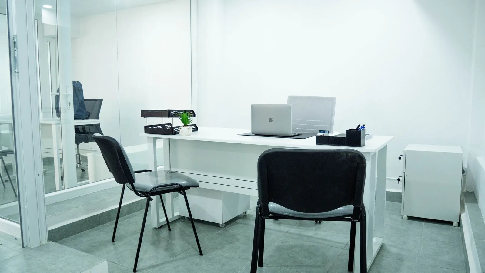 OWES, Private office, 1 desk, Djasr Kasentina