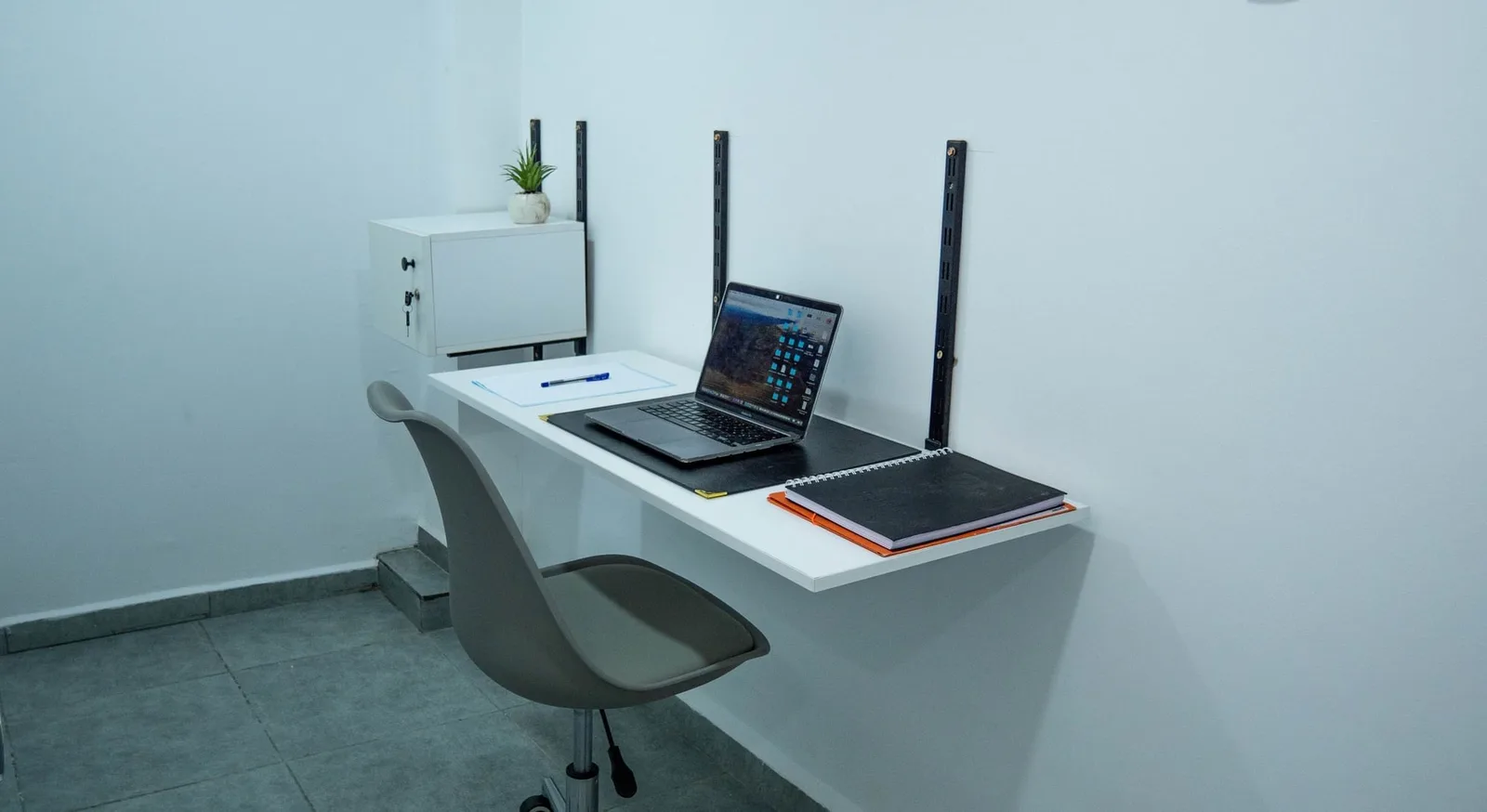 OWES, Private office, 1 desk, Djasr Kasentina