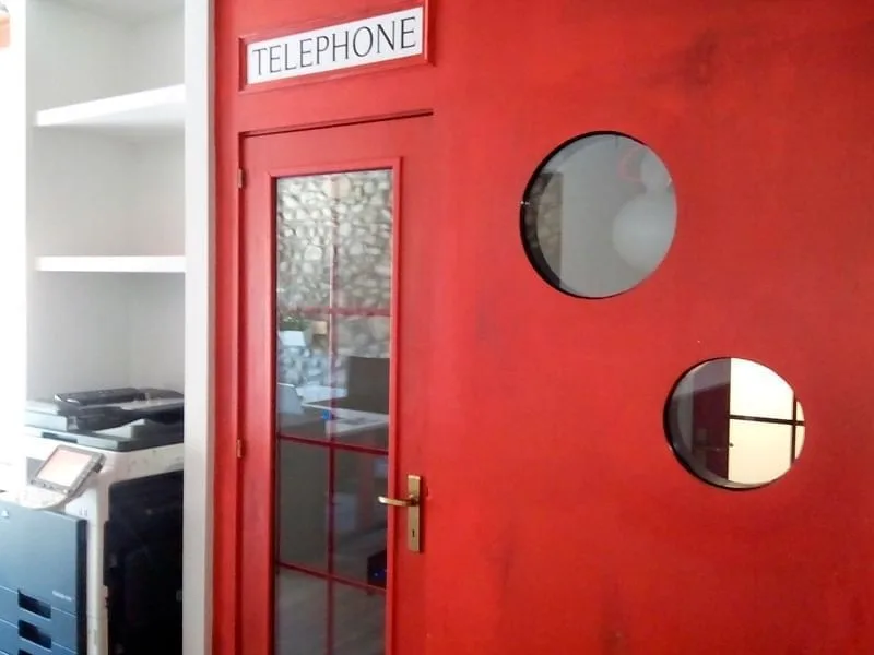 Palau Cowork, Cabina telefónica, La Seu d'Urgell