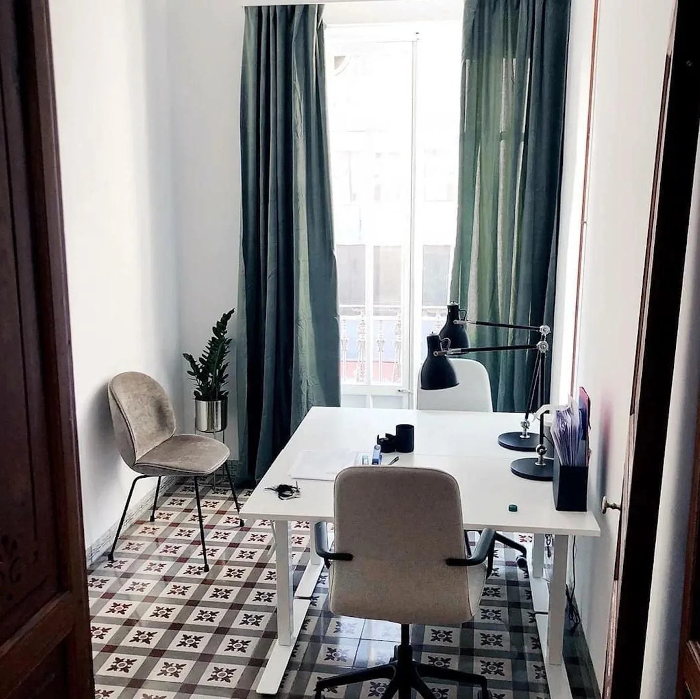 Palmapolitan, Private office, 2 desks, Palma