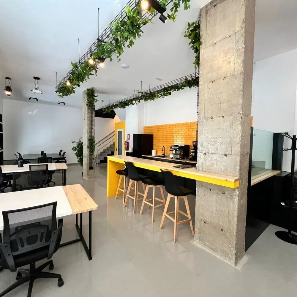 Garage Coworking Valencia Plaza Vicente Iborra , Pase hora Hot Desk / Espacio flexible, Valencia