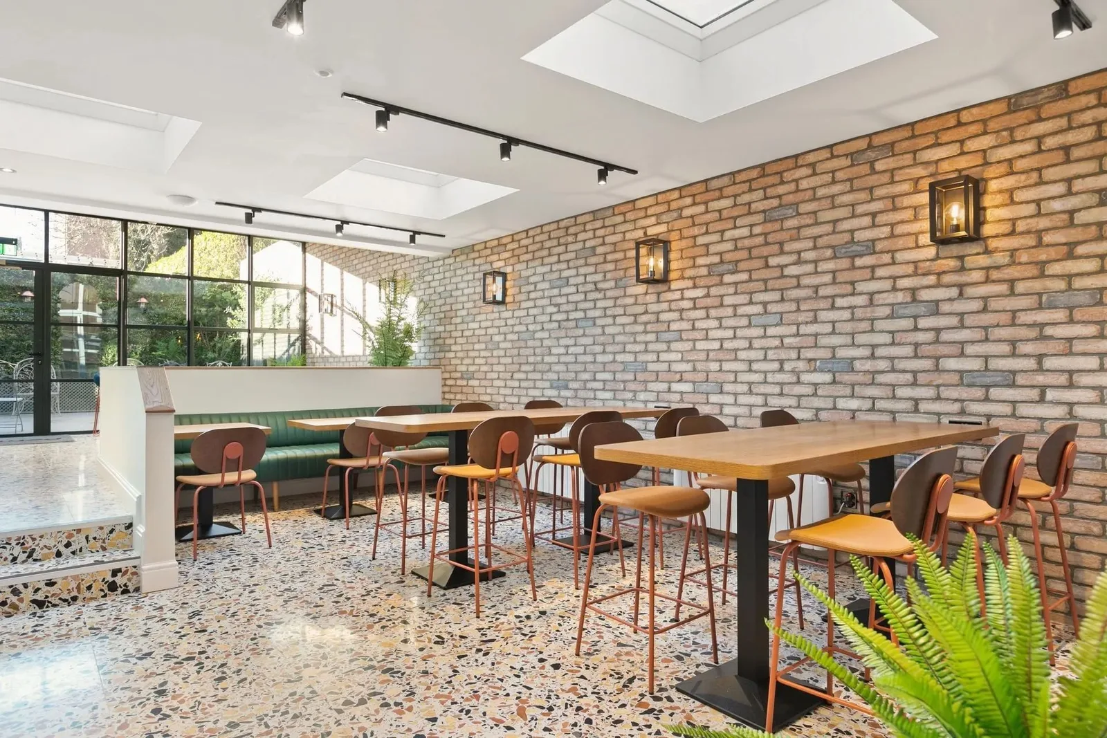 Pembr, Cafeteria, Dublin