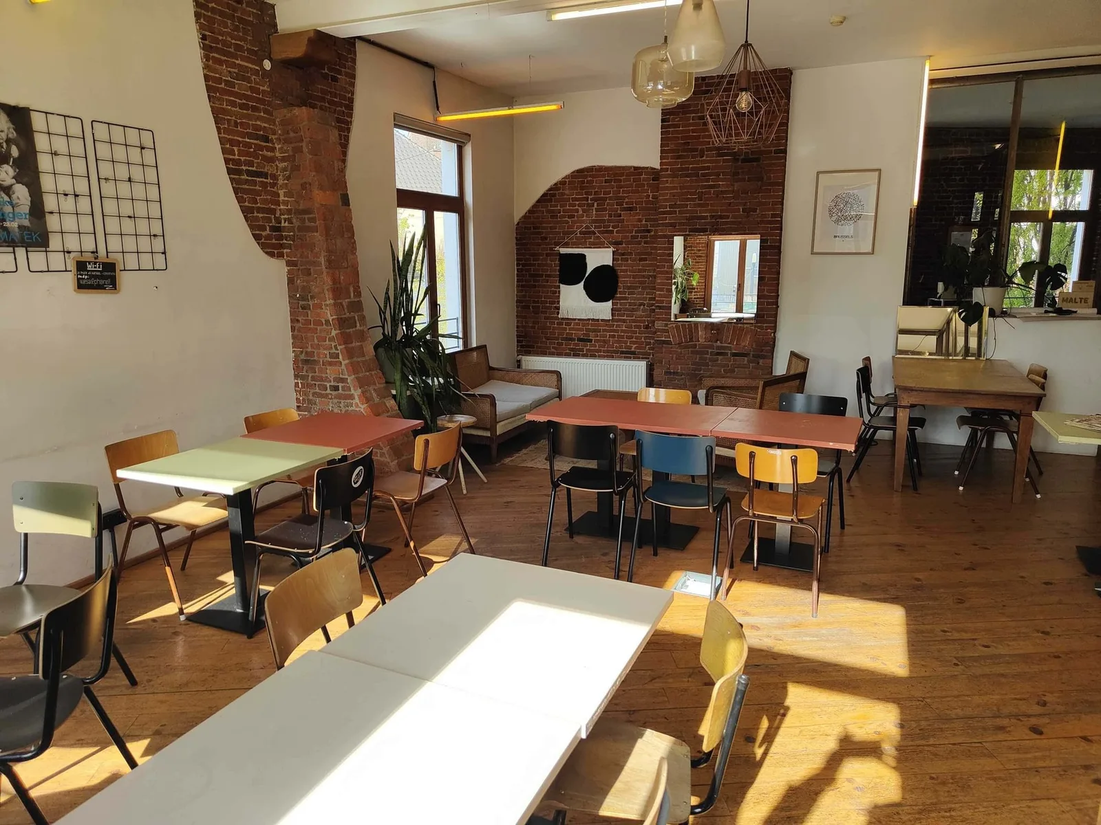 Le Phare du Kanaal, Cafeteria, Brussels