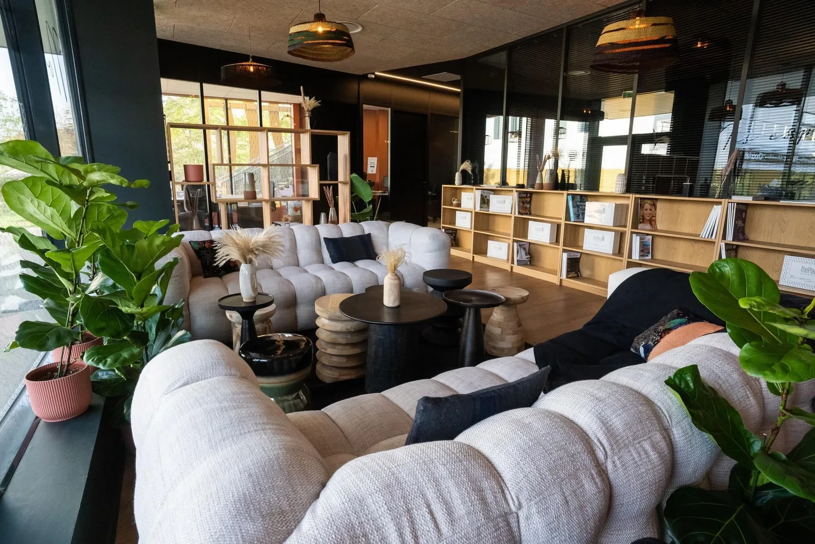 The Place To, Lounge, Eysines