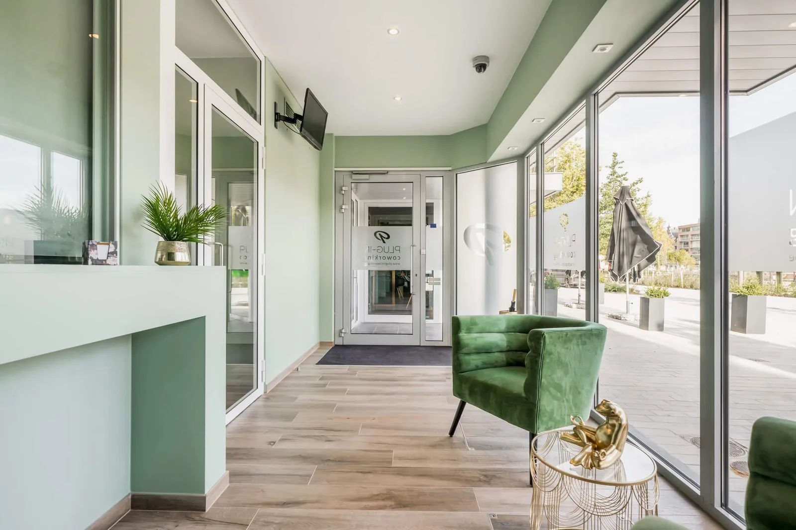 Plug-in Coworking, Réception, Anvers