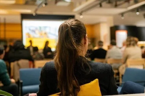 Plus X Innovation - Central Research Laboratory, Salle de conférence, Hayes